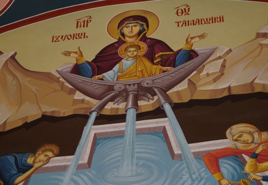 Izvorul Tămăduirii (frescă în pridvorul Bisericii cu hramul Izvorul Tămăduirii)